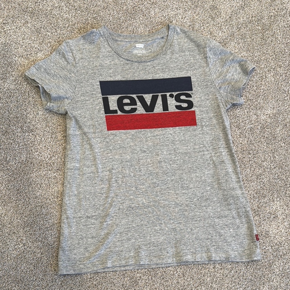 NWOT Levi’s Short Sleeved Graphic Tee